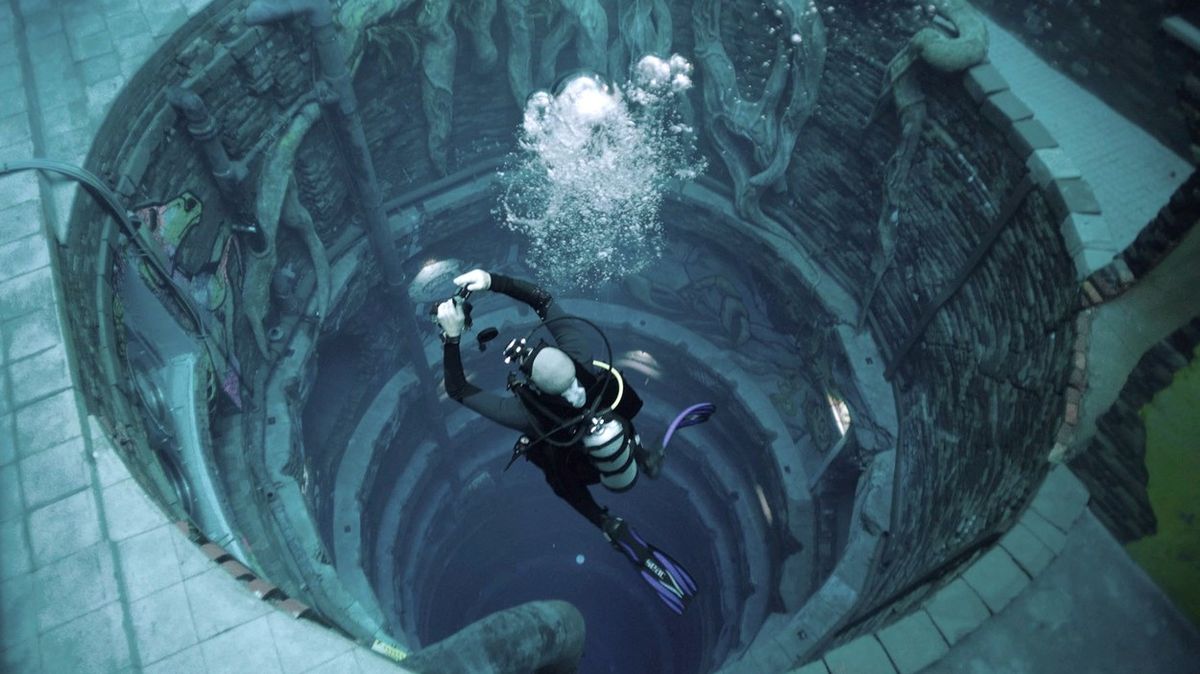 Fotky: Nejhlubší bazén světa vypadá jako potopené město